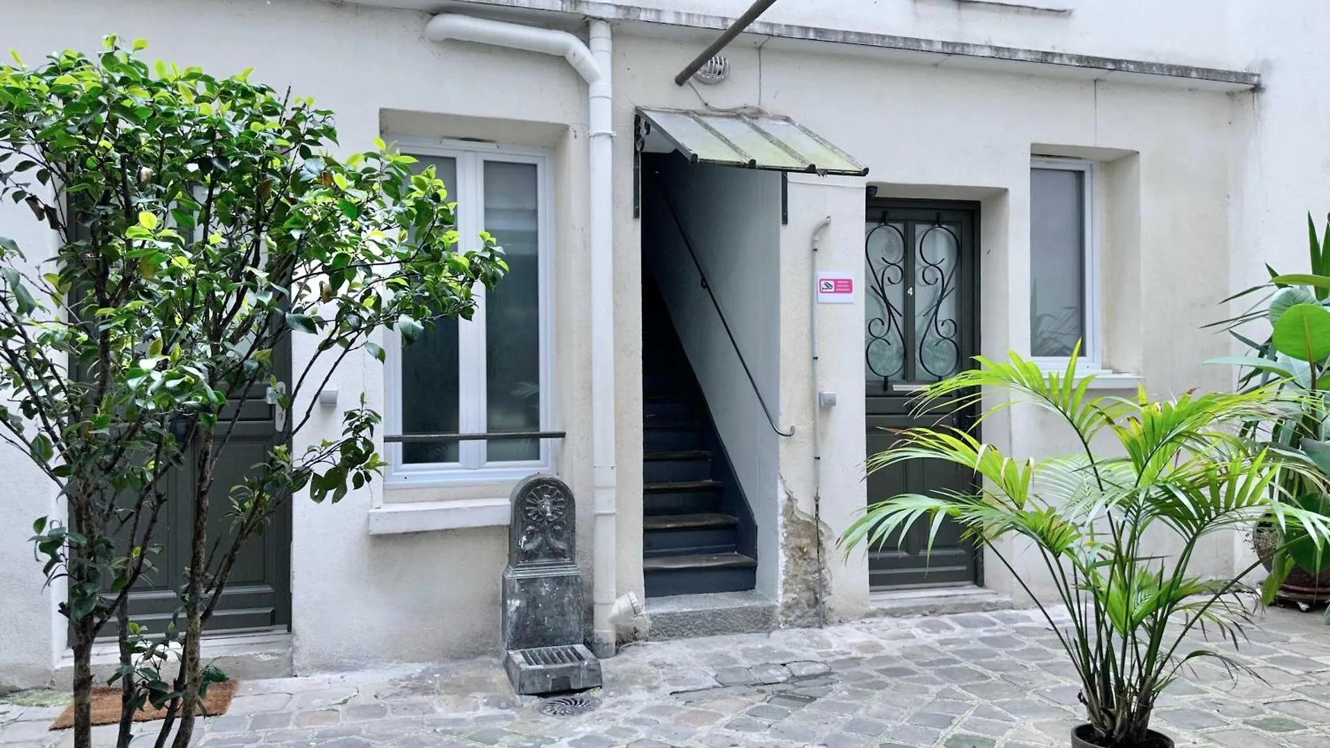 Cosy Hideaway Near Montparnasse Paris